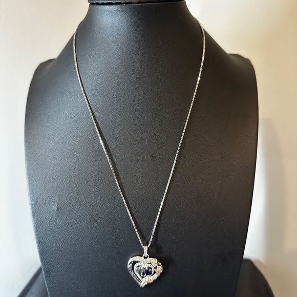 NIB Sterling silver, possibly gold plated, heart necklace with cz diamonds! - Picture 8 of 11